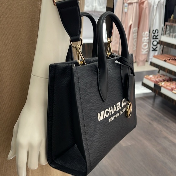 MICHAEL KORS
Mirella Small Pebbled Leather Crossbody Bag
COLOR BLACK COMBO
NWT - Picture 4 of 13
